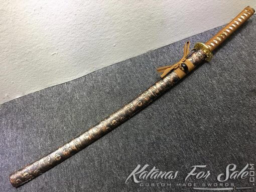 1095 Folded Steel Katana with Purple Blade and Synthetic Leather Skull Pattern Saya - Image 2