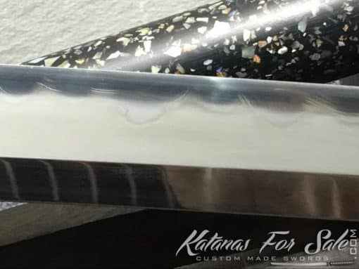 T10 Folded Clay Tempered Steel Katana with Hadori Polish and Full SeaShell Pattern Saya - Image 5