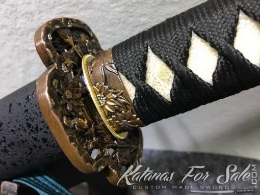 T10 Folded Clay Tempered Katana Sword with Feather Hadori Polish - Image 10