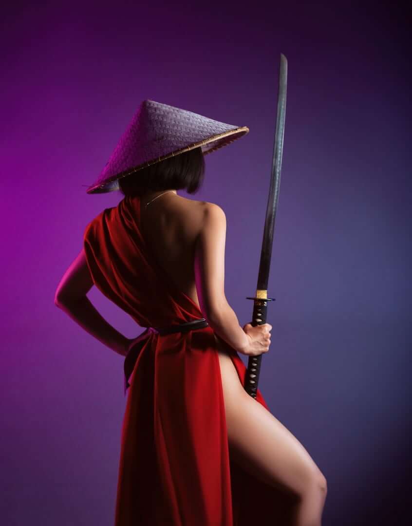 Samurai-Holding-Spring-Katana