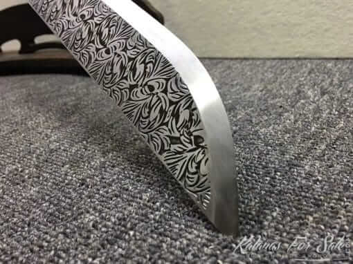 Dao Blades 1060 Carbon Steel with Engraved Flowers Pattern and Synthetic Leather Saya with Shoulder Strap - Image 3