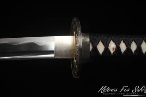 Katana T10 Clay Tempered Steel with Round Hamon and Metallic Black Hardwood Saya with Buffalo Horns - Image 4