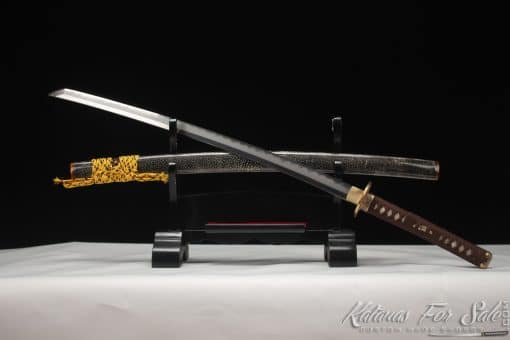 Katana Sword T10 Folded Clay Tempered Steel with Hadori Polish and Full Black Rayskin Saya with brown Buffalo Horns - Image 6