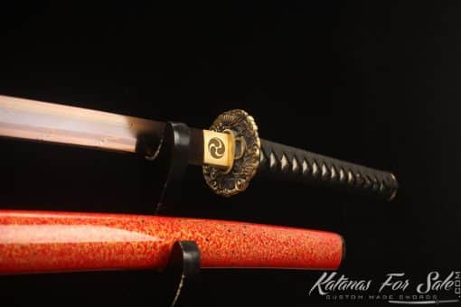 Elegant Katana T10 Folded Steel with Twisted Grain and Red Acid Dye with Red Linen Finish Saya and Buffalo Horns - Image 6