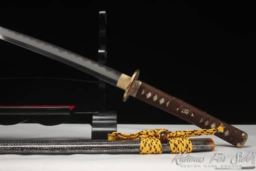 Katana Sword T10 Folded Clay Tempered Steel with Hadori Polish and Full Black Rayskin Saya with brown Buffalo Horns - Image 8